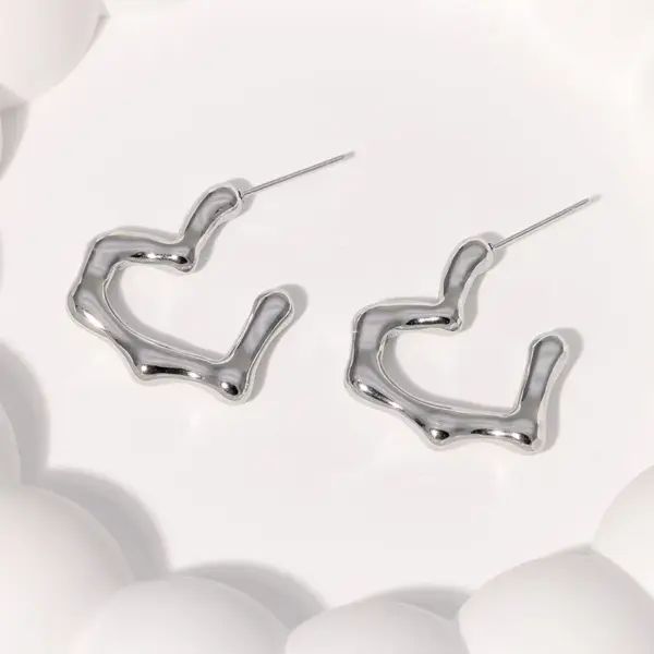 Wholesale PVD Coated Real Gold Plated 18K Gold Heart Shape 304 Stainless Steel Simple Style Waterproof Non Tarnish Ear Studs