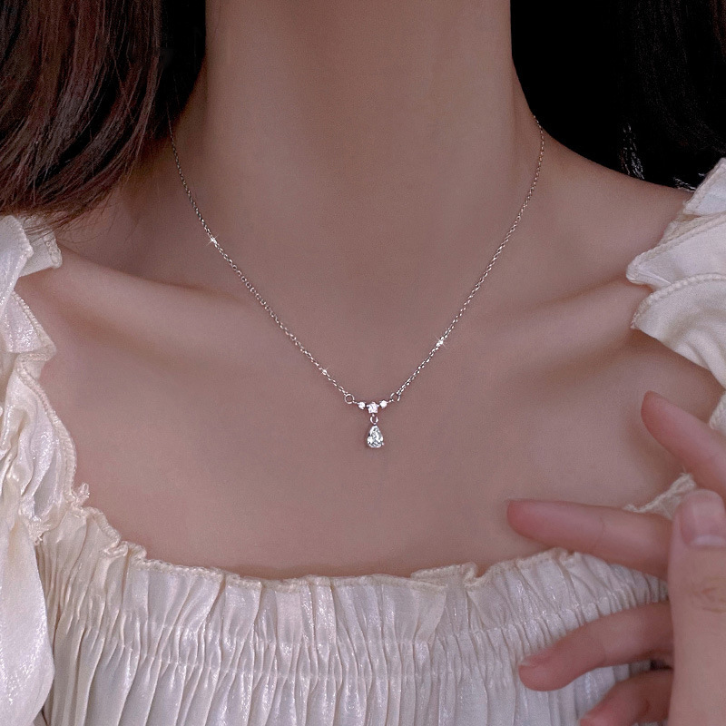 Wholesale s999 Sterling Sier Water op Necklace Light Luxury Niche ins Sweater Clavicle Chain Women's Simple Design Sense High-end Jewelry
