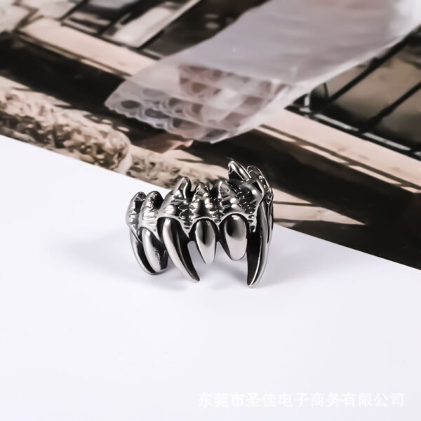 Wholesale Retro titanium steel skull personality ring ghost hand male and female punk ring factory source wholesale SA420