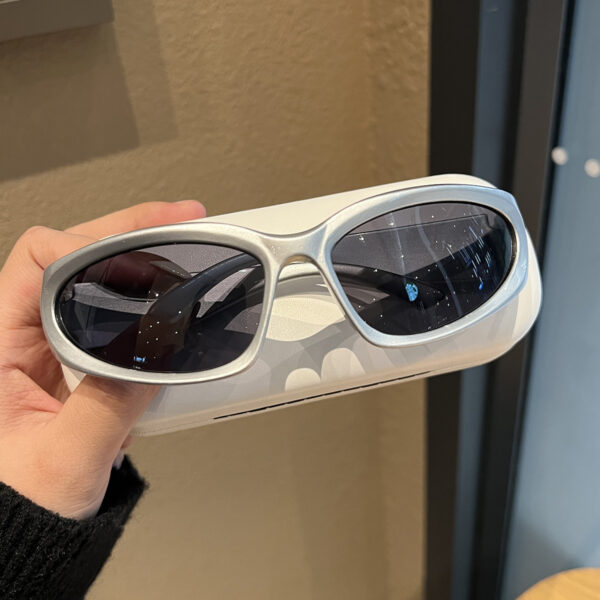 Wholesale Technology Douyin Same Style Plain Glasses Retro Ins Wind Cat Eye Women's Net European and American Women's Sunglasses Red Wind Y2K Sunglasses