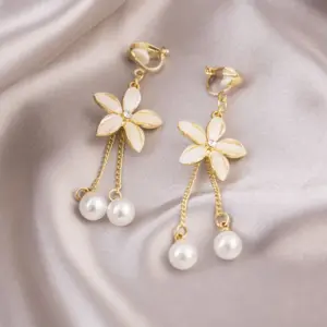 1 # Gold Flower Tassel Ear Clip