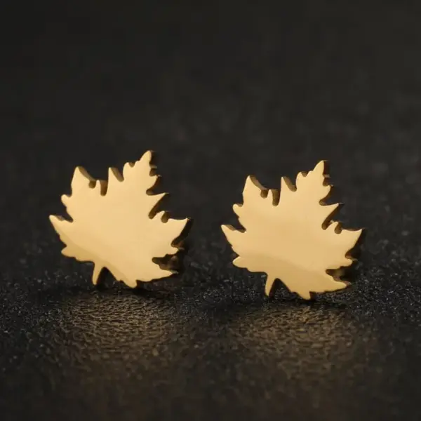 Wholesale PVD Coated 18K Gold Real Gold Plated Maple Leaf 304 Stainless Steel Simple Style Commute Waterproof Non Tarnish Ear Studs