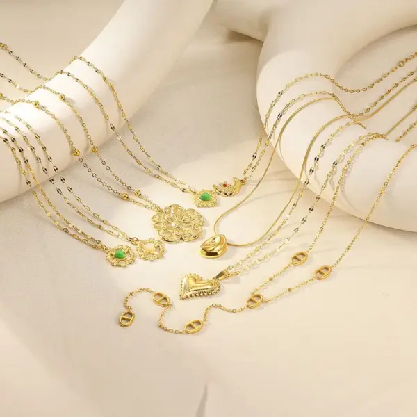 Wholesale 304 Stainless Steel Moon Heart Shape Flower PVD Coated Stone-Free Real Gold Plated IG Style Classic Style Waterproof Non Tarnish Plating Coffee Bean Chain Lobster Trigger Clasp Closure Pendant Necklace