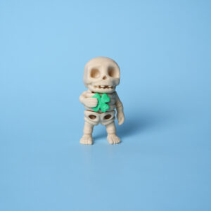 Four-leaf clover skull