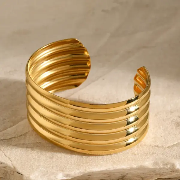Wholesale 304 Stainless Steel Round PVD Coated 18K Real Gold Plated Real Gold Plated IG Style Simple Style Waterproof Non Tarnish Gold Bangle