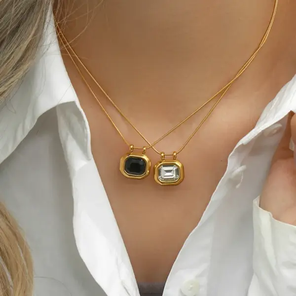 Wholesale PVD Coated Real Gold Plated 18K Gold Square 304 Stainless Steel Vintage Style Waterproof Non Tarnish 304 Stainless Steel Pendant Necklace