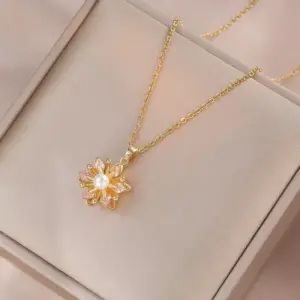 X1693 Gold Powder Daisy Necklace