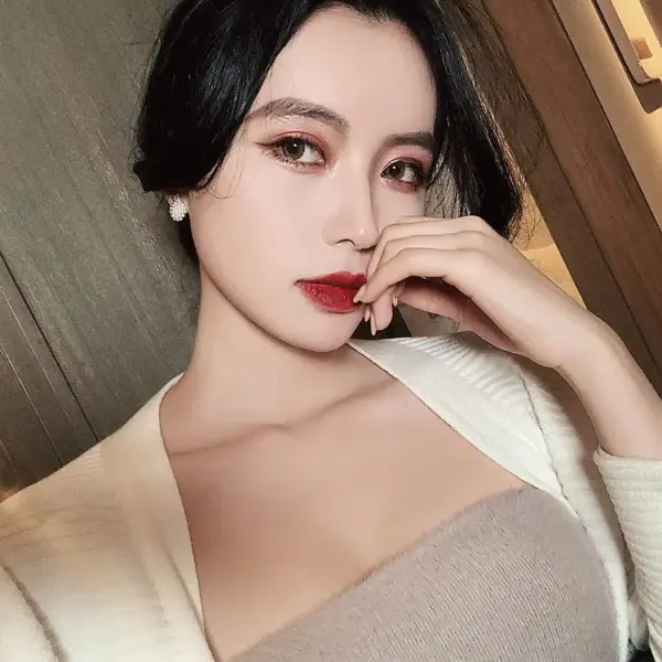 1 Pair Fashion Pineapple Alloy Inlay Artificial Pearls Gold Plated Women's Ear Studs