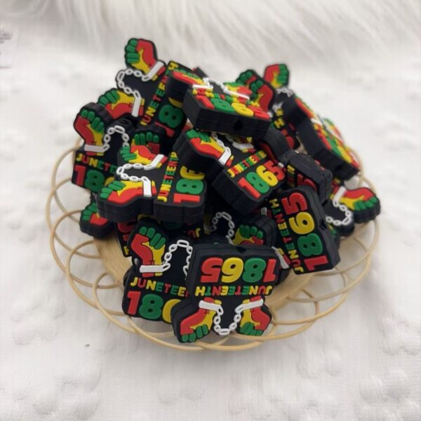 oly-6a03d0e52ad24b70eb129ae86c6d21d4 Wholesale Cross-border hot sale new creative silicone beads black series silicone beads beads loose beads factory