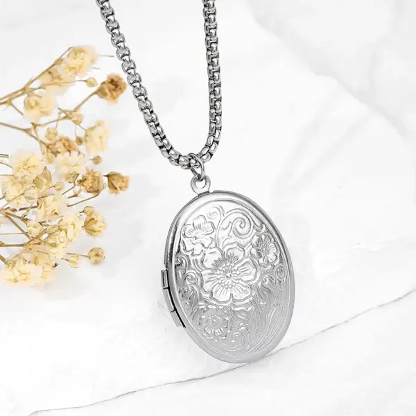 Wholesale PVD Coated Real Gold Plated Square Oval Heart Shape 304 Stainless Steel Vintage Style Classic Style Waterproof Non Tarnish 304 Stainless Steel Pendant Necklace