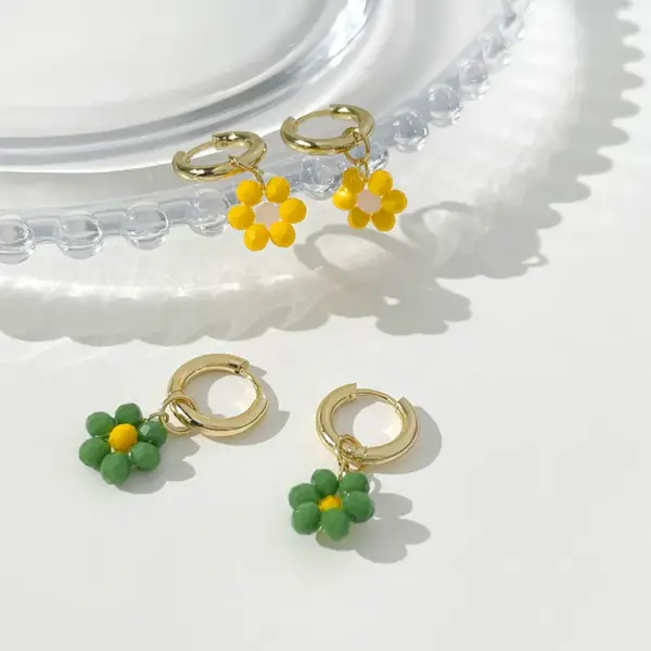 Wholesale Fashion Retro Earrings Acrylic Small Daisy Copper Earrings