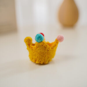 [Yellow] small crown