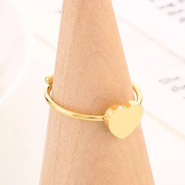PVD Coated 18K Gold Plated Rose Gold Plated Heart Shape Titanium Steel Simple Style Waterproof Non Tarnish Rings