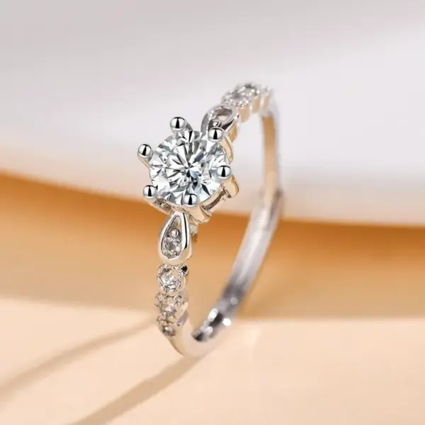 Wholesale Popular Simulated Moissanite Ring For Women Six-Prong One Carat Wedding Jewelry Simple Geometry