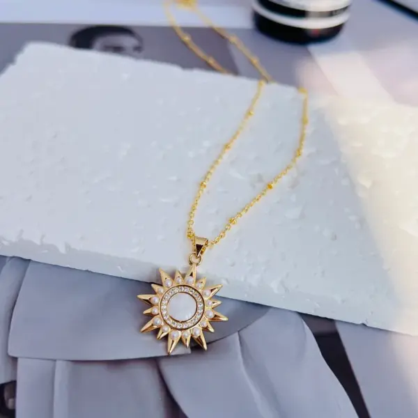 Copper 18K Gold Plated Enamel Inlay Round Virgin Mary Artificial Pearls Zircon Pendant Necklace