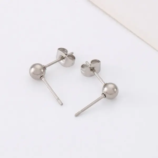 PVD Coated 18K Gold Plated Round Stainless Steel Simple Style Waterproof Non Tarnish Ear Studs