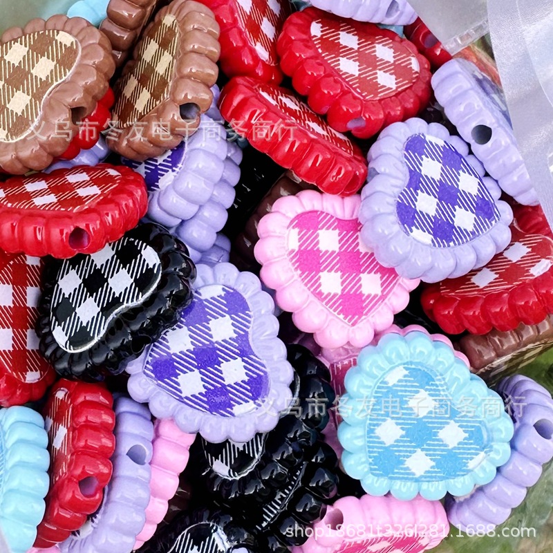 Wholesale Painted grid heart-shaped beaded