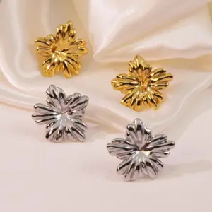 1 Pair Sweet Flower Plating 304 Stainless Steel Imitation Gold Electroplating Ear Studs