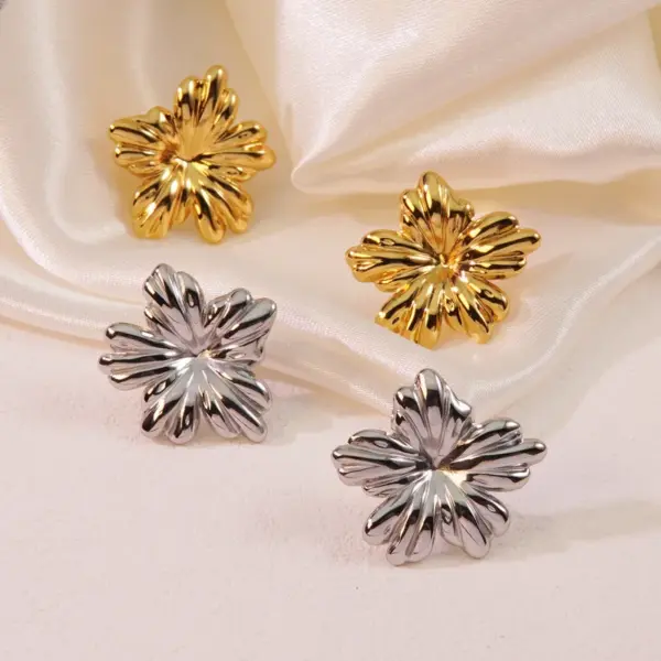 1 Pair Sweet Flower Plating 304 Stainless Steel Imitation Gold Electroplating Ear Studs