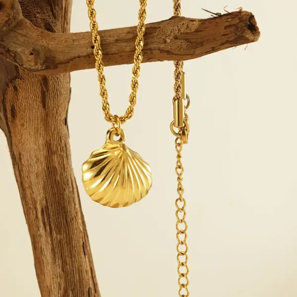 Wholesale PVD Coated 18K Gold Plated Shell 304 Stainless Steel Vacation Waterproof Non Tarnish 304 Stainless Steel Pendant Necklace