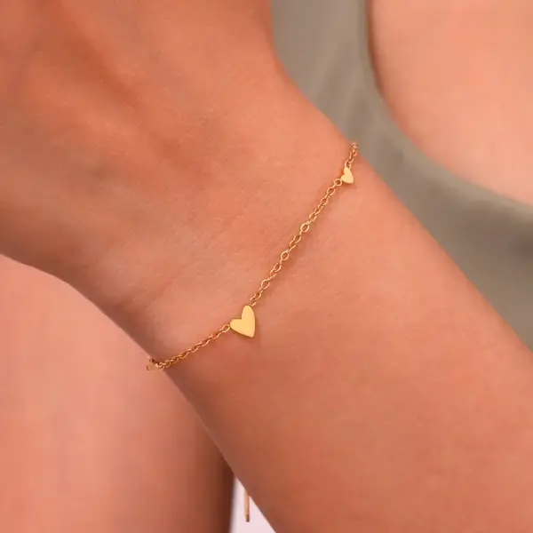 Wholesale 304 Stainless Steel Heart Shape PVD Coated Stone-Free 18K Real Gold Plated Simple Style Waterproof Non Tarnish Plating Gold Bracelets