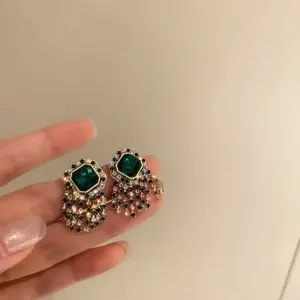 38# Silver Needle-Diamond Emerald