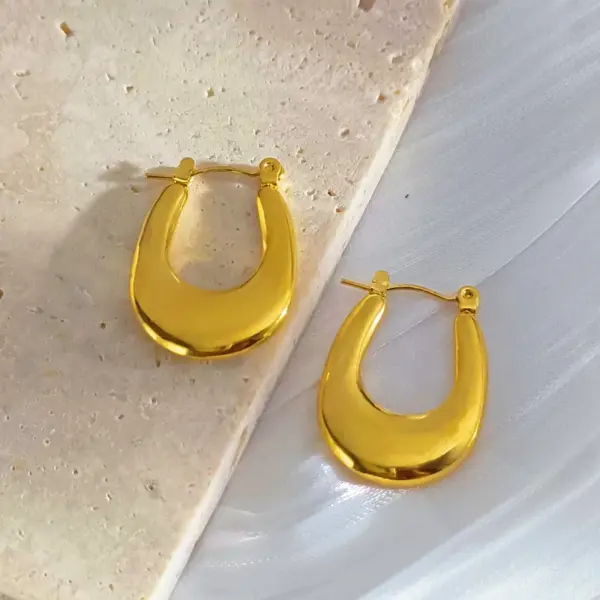 Wholesale 1 Pair Elegant Retro Geometric Heart Shape Titanium Steel Earrings