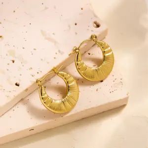 EH0103 Earrings / Gold
