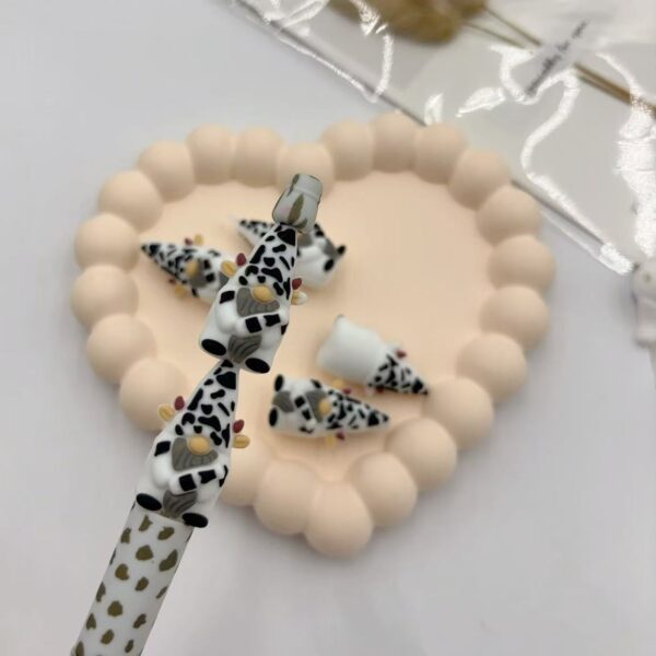 oly-6b76b867284972fb9dc4dd10994b6e3c Wholesale silicone creative beads stereo dwarf silicone beads loose beads factory wholesale in stock
