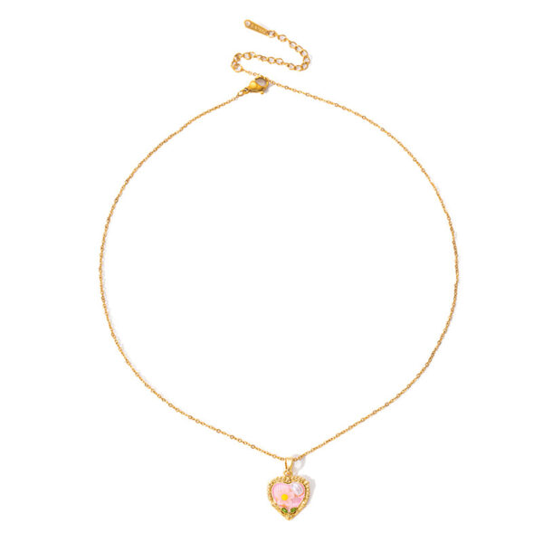 Wholesale Hot-Selling Heart Flower Necklace for Women, Niche Retro Light Luxury Pearl Clavicle Chain, Fashionable and Versatile Accessory
