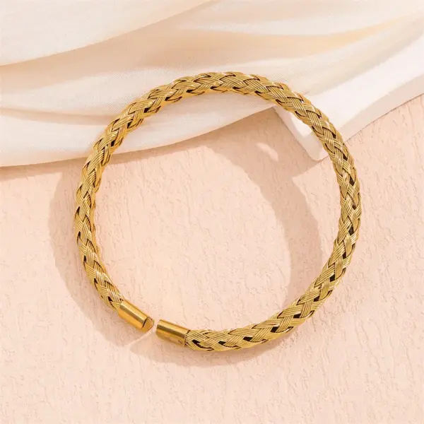 Wholesale 201 Stainless Steel Solid Color Vacuum Plating 18K Gold Plated 18K Gold Simple Style Box Chain Gold Silver Bracelets