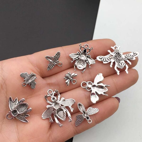 oly-6b9fadb4c4e01ef8eab7b36052040a92 Wholesale DIY Retro Alloy Xizang Silver Bee Pendant Pendant Necklace Bracelet Accessories Jewelry Set Cartoon Accessories