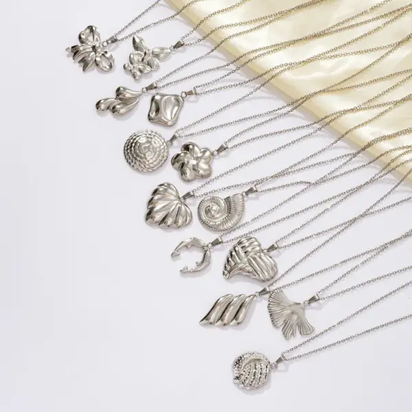 304 Stainless Steel Round Conch Heart Shape Electroplated 18K Real Gold Plated Basic Modern Style Classic Style Waterproof Non Tarnish Plating Pendant Necklace