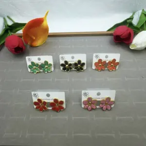 Six-leaf Flower Design Oil Drop Earrings Random Color / 18k
