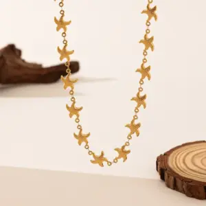 9【H491】A Circle of Starfish Necklace / Gold