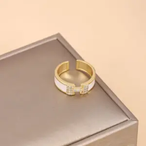 2246-Golden White / One Size