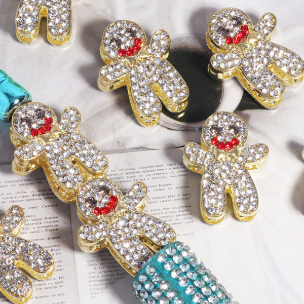 Wholesale Alloy 3D cartoon gingerbread man, full of rhinestones and straight-hole beads, DIY phone chain, keychain, bag chain accessory.