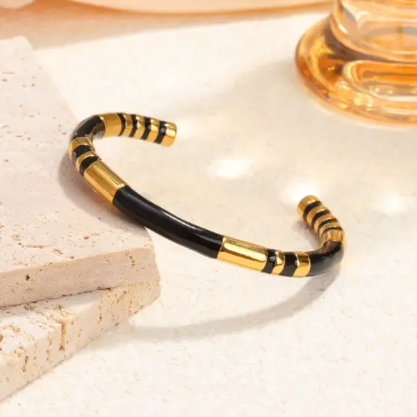 Wholesale PVD Coated Real Gold Plated 18K Gold C Shape Titanium Steel IG Style Elegant Waterproof Non Tarnish Titanium Steel Cuff Bracelets