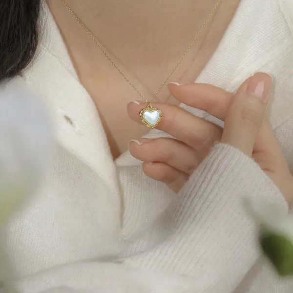 Wholesale Sweet Heart Shape Titanium Steel Artificial Gemstones Zircon Pendant Necklace In Bulk