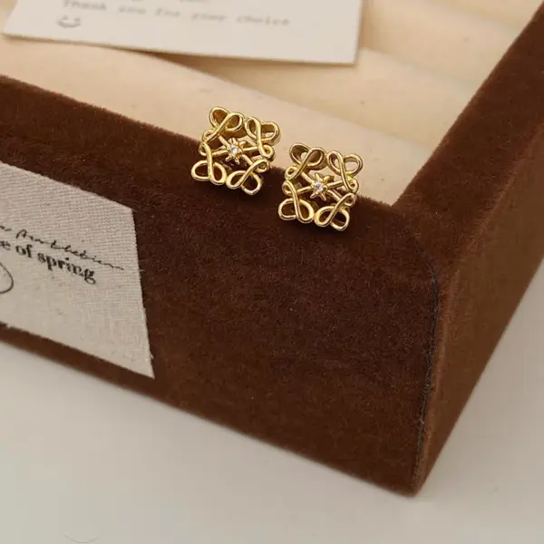 Wholesale Fashionable Geometric Hollow Out Earrings Women's Elegant Simple Design Small Fragrance Style Minimalist Versatile Ear Jewelry