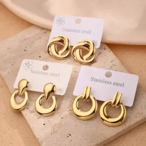 Wholesale 1 Pair/Package Casual Modern Style Ring Handle Polishing Plating 201 Stainless Steel 18K Gold Plated Earrings