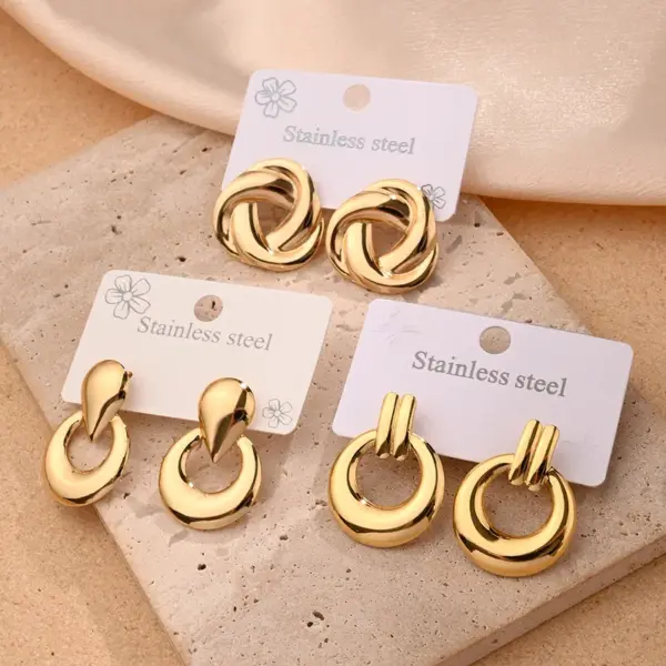 Wholesale 1 Pair/Package Casual Modern Style Ring Handle Polishing Plating 201 Stainless Steel 18K Gold Plated Earrings