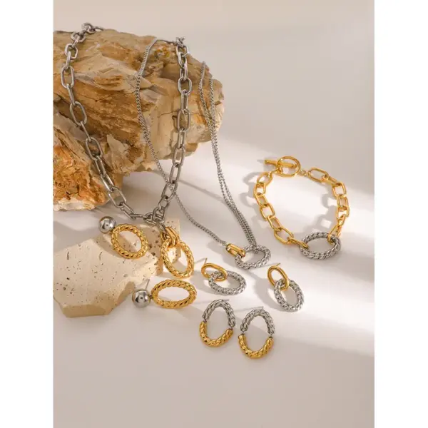 Wholesale 304 Stainless Steel Geometric PVD Coated 18K Real Gold Plated Real Gold Plated Simple Style Classic Style Waterproof Non Tarnish Cuban Link Chain Curb Chain Jewelry Set