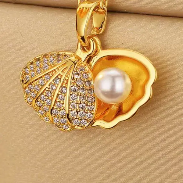 304 Stainless Steel Plastic Shell Ion Plating (IP) Acrylic 18K Gold Plated Beach Simple Style Waterproof Non Tarnish Pendant Necklace