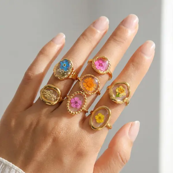 Wholesale Titanium Steel Simple Eternal Flower Ring For Women, Minimalist Design, 304 Stainless Steel, Vacuum Electroplating (In Furnace), Heart-Shaped Flower Asymmetric Adjustable Ring