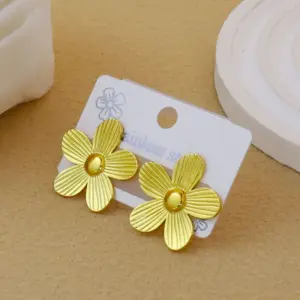 Gold / Average Size / Style 68