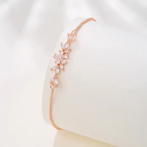 Wholesale Elegant Lady Geometric Copper 18k Gold Plated Zircon Bracelets In Bulk