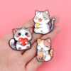 Wholesale Heart-shaped cat brooch, cartoon metal badge, creative and personalized aessory