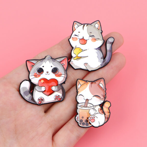 Wholesale Heart-shaped cat brooch, cartoon metal badge, creative and personalized aessory