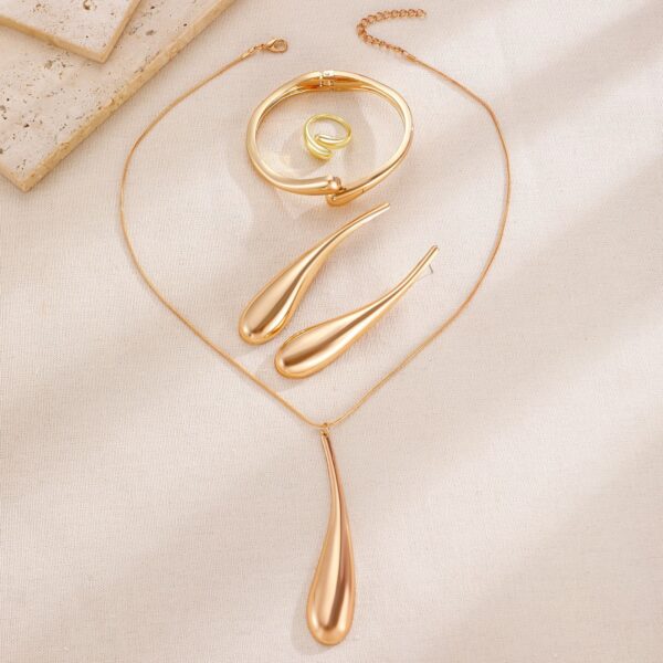 oly-6d166a33c7b1c3aef47f263adddeefb2 Wholesale Punk style alloy water op pendant necklace